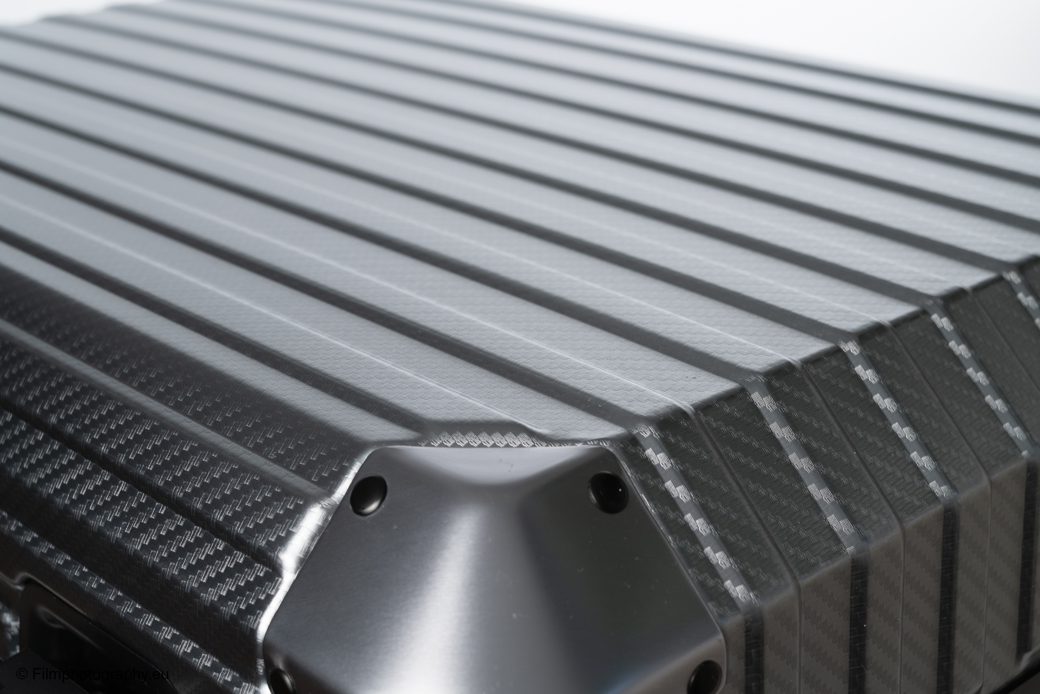mvst-treva-aluminum-suitcase-gunmetal-review-17