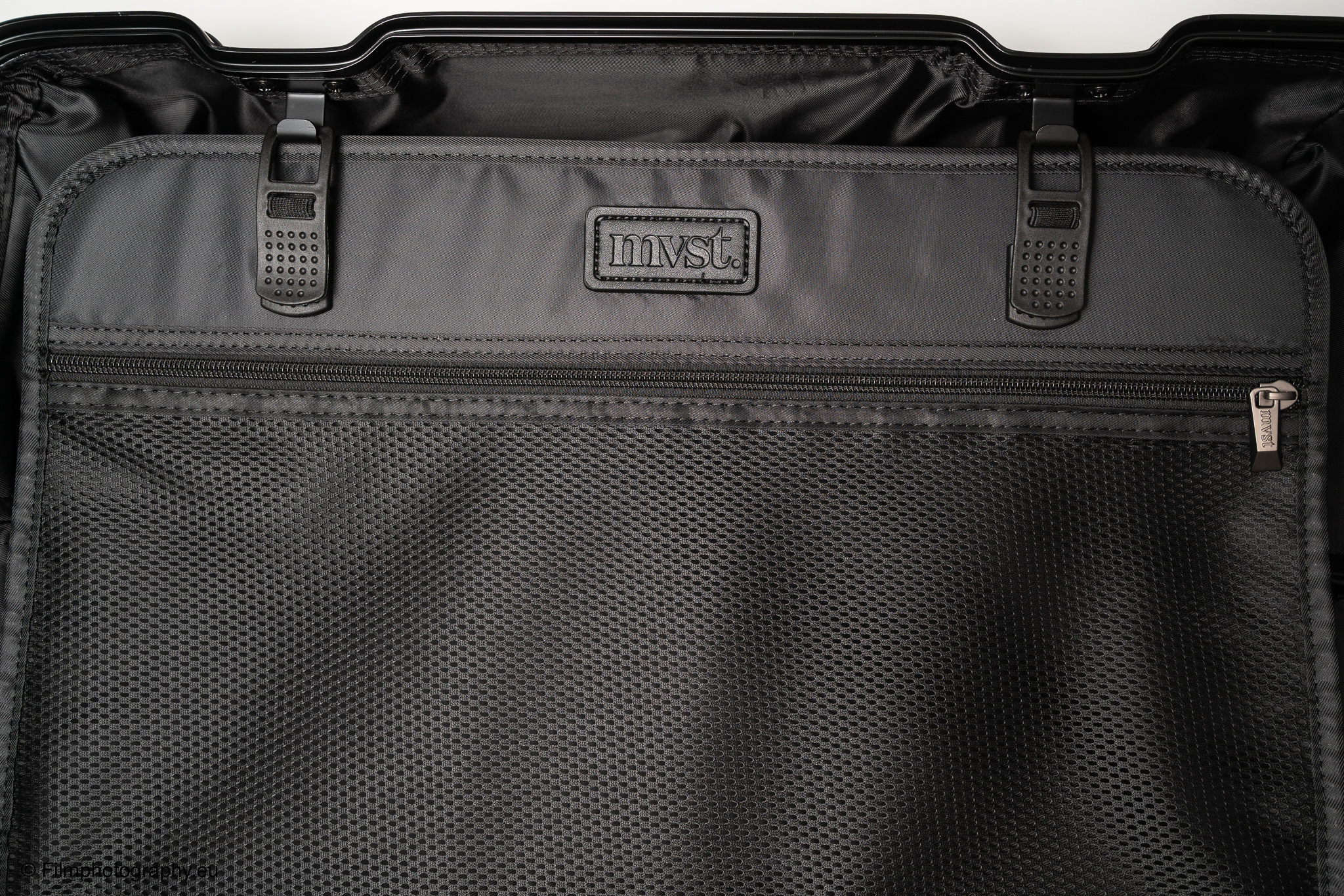 mvst-treva-aluminum-suitcase-gunmetal-review-18