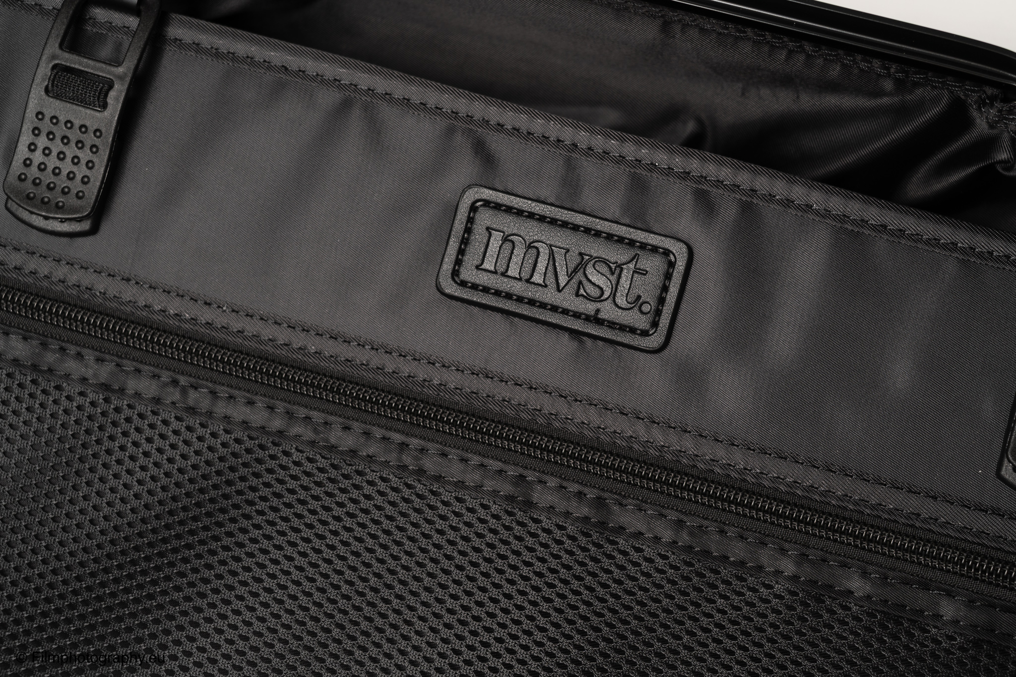 mvst-treva-aluminum-suitcase-gunmetal-review-19