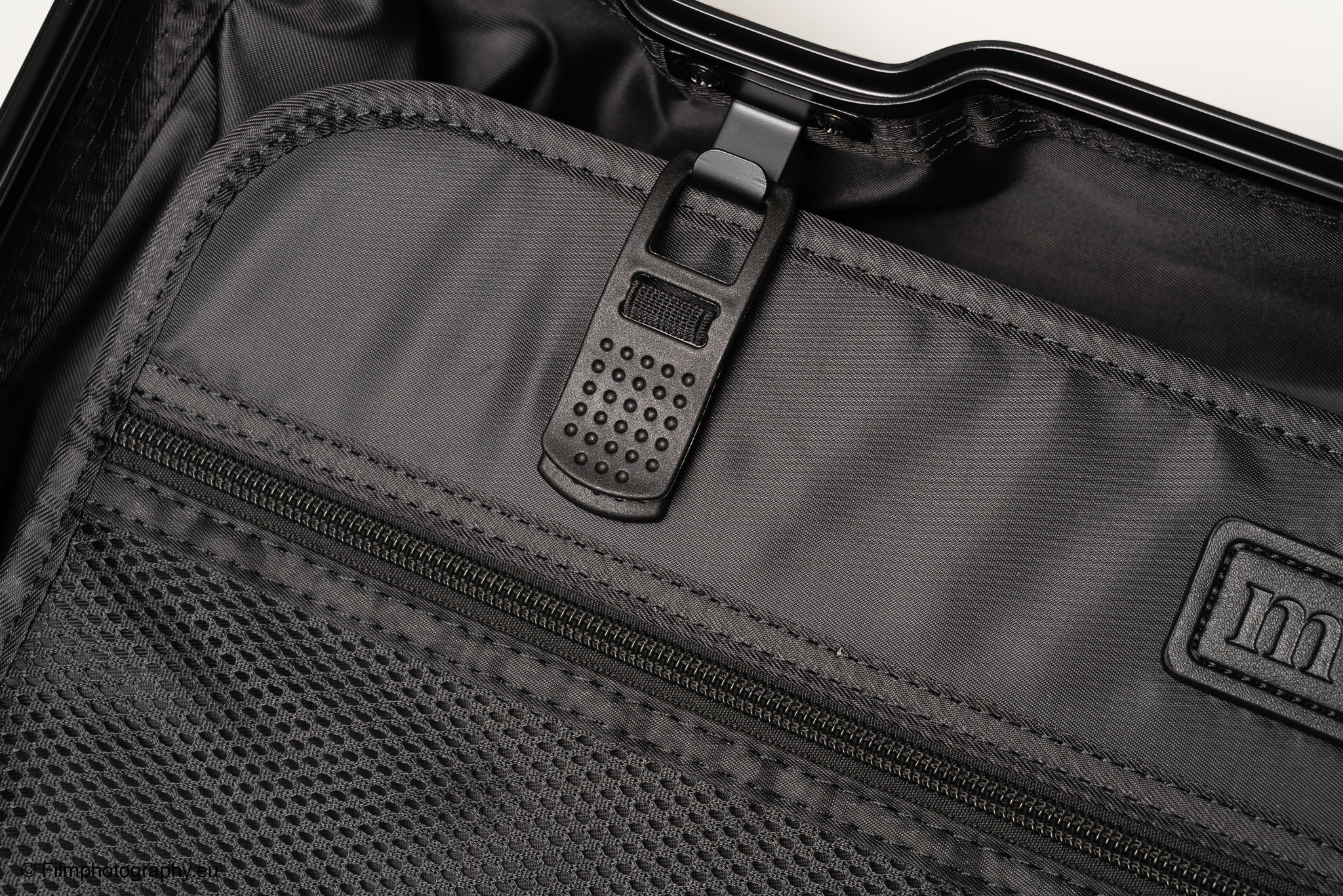 mvst-treva-aluminum-suitcase-gunmetal-review-20