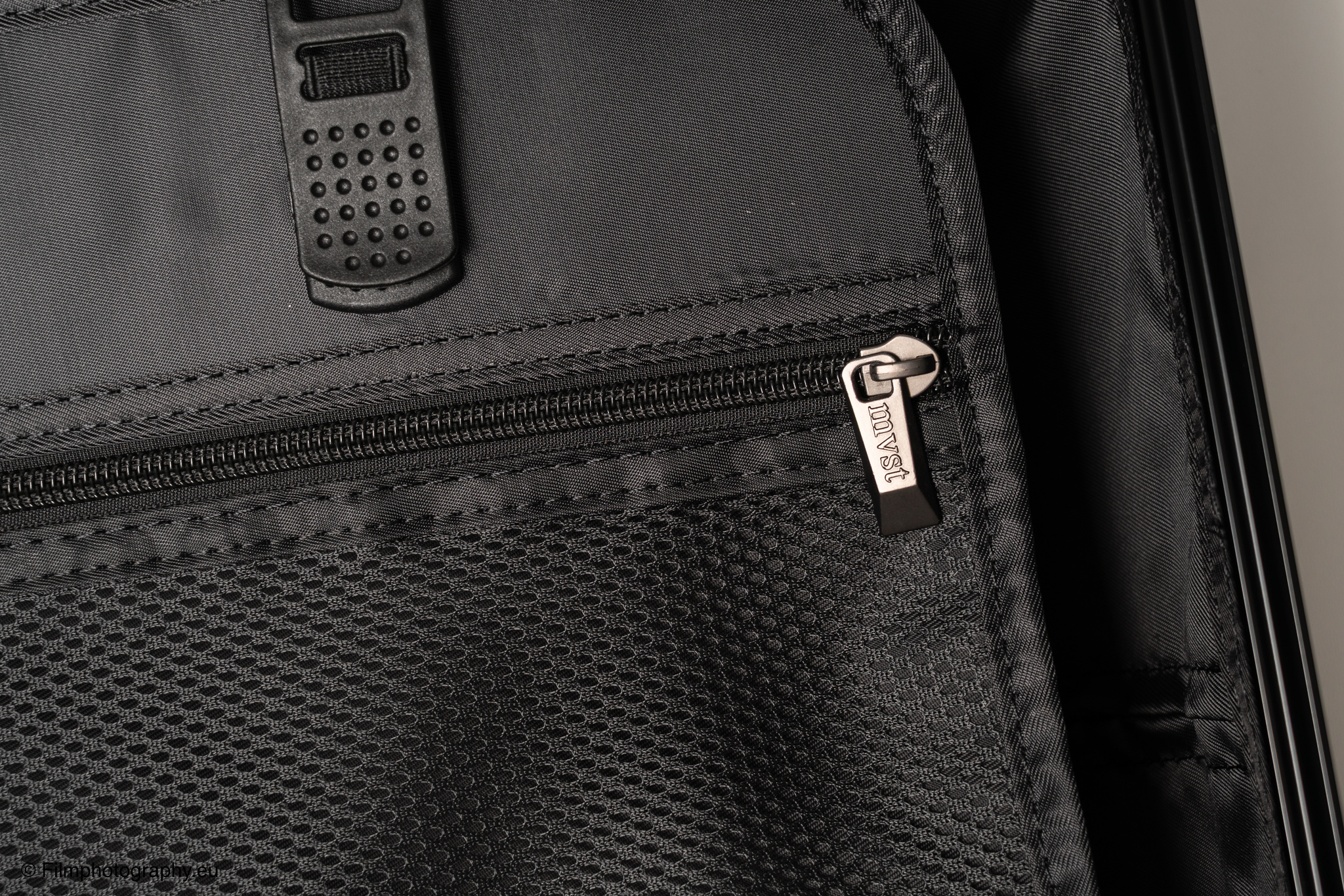 mvst-treva-aluminum-suitcase-gunmetal-review-21