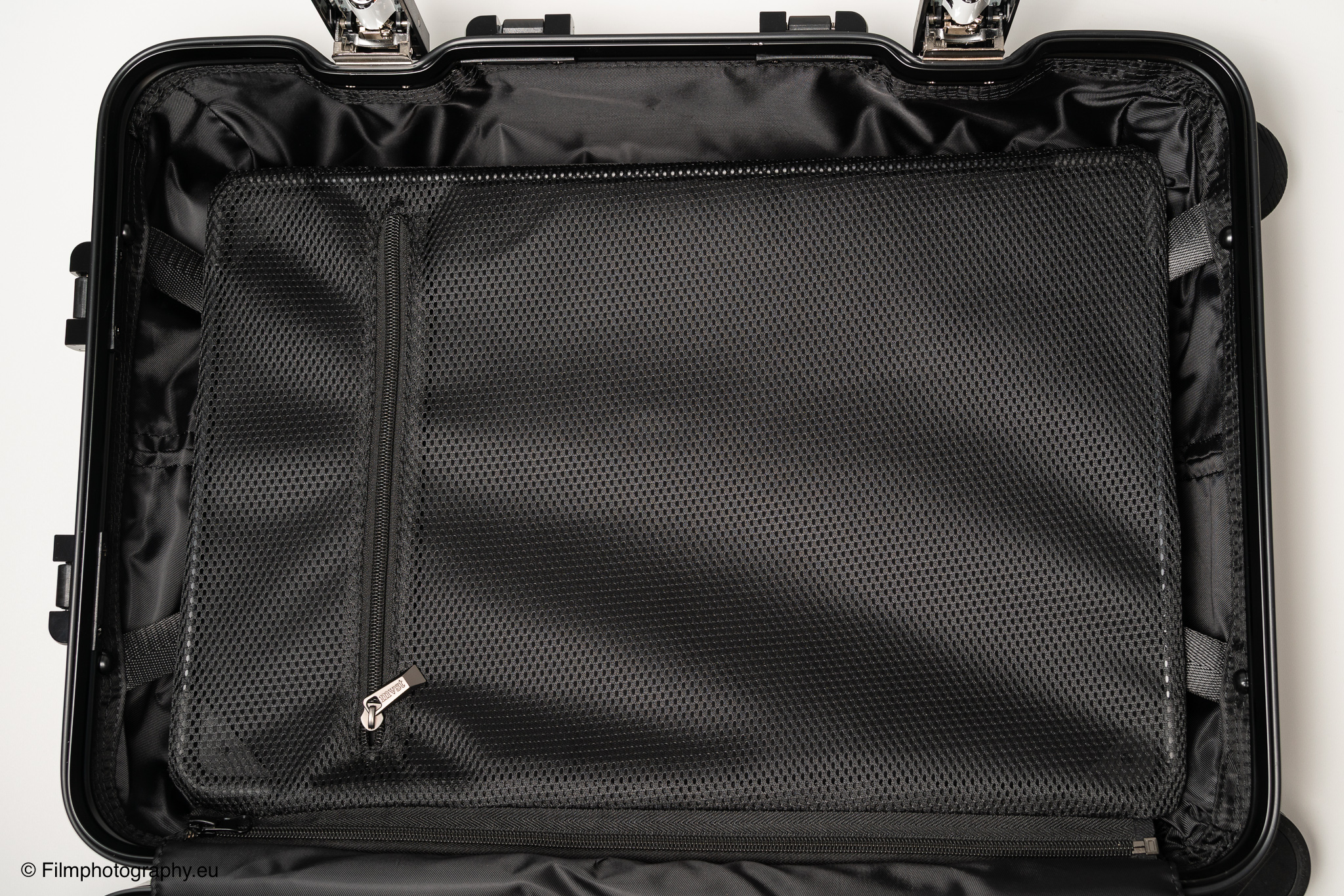mvst-treva-aluminum-suitcase-gunmetal-review-24