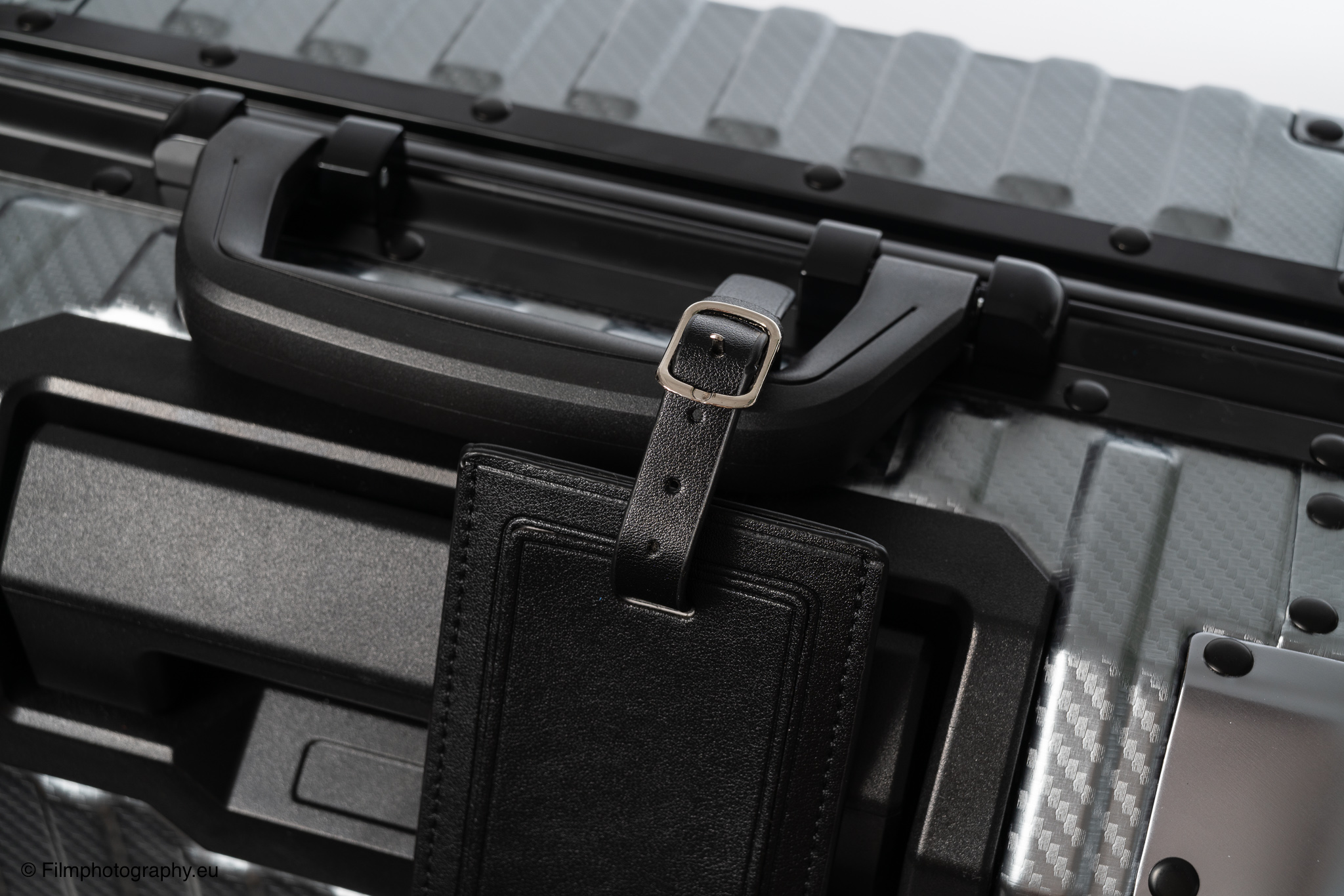 mvst-treva-aluminum-suitcase-gunmetal-review-33