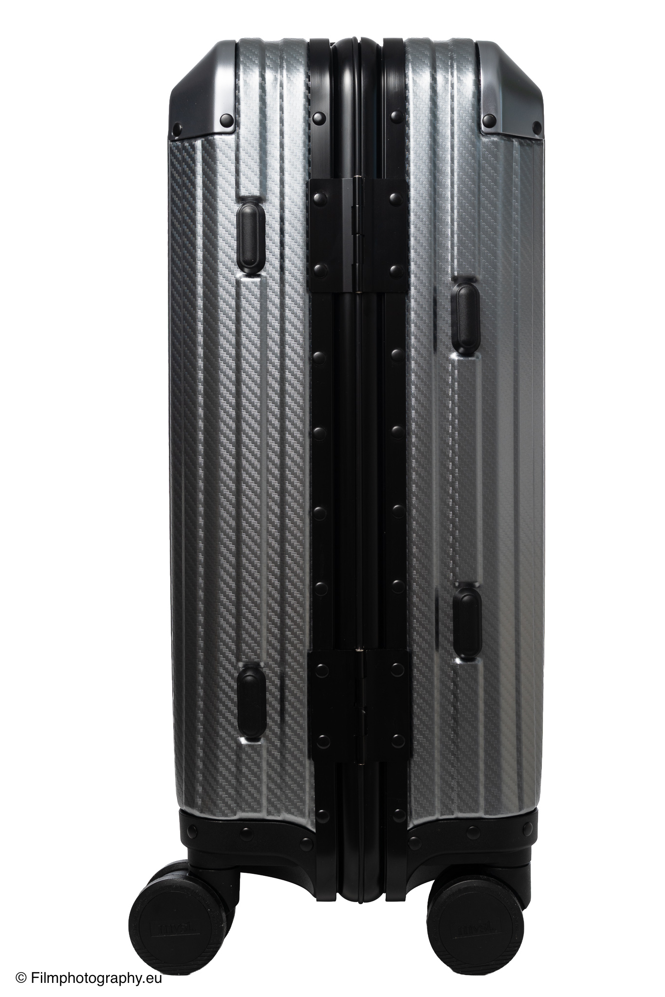 mvst-treva-aluminum-suitcase-gunmetal-review-4