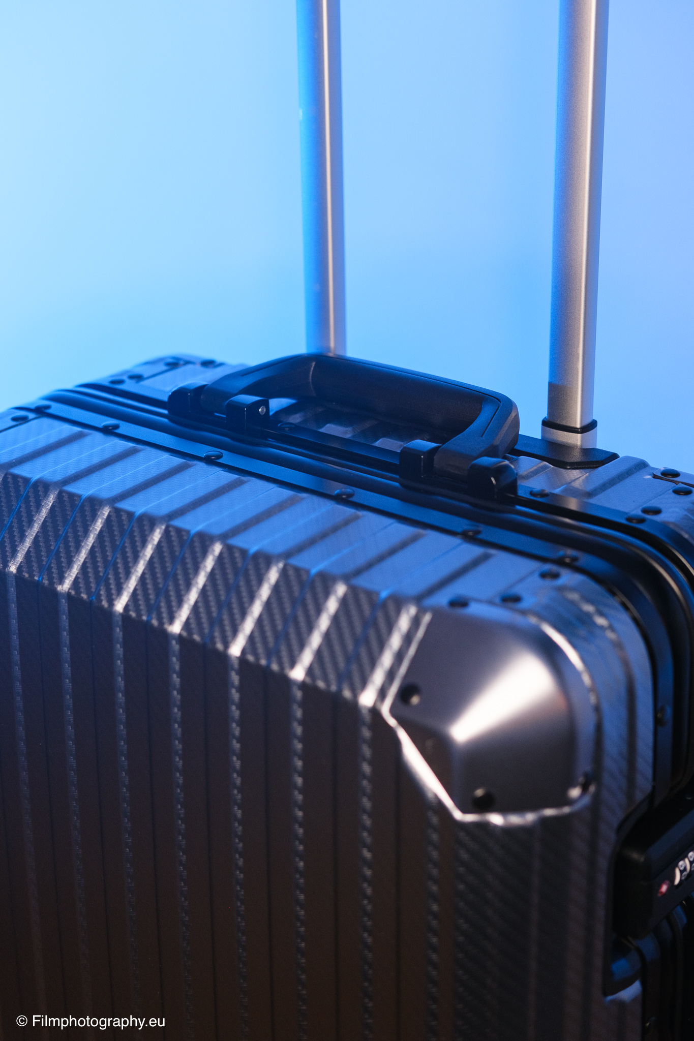 mvst-treva-aluminum-suitcase-gunmetal-review-45