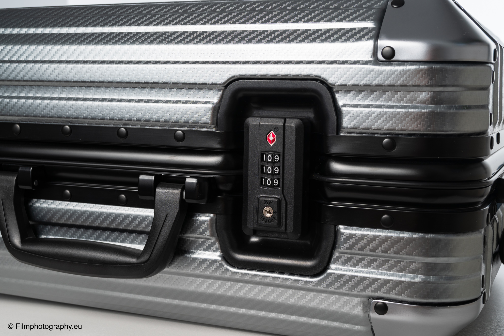 mvst-treva-aluminum-suitcase-gunmetal-review-7