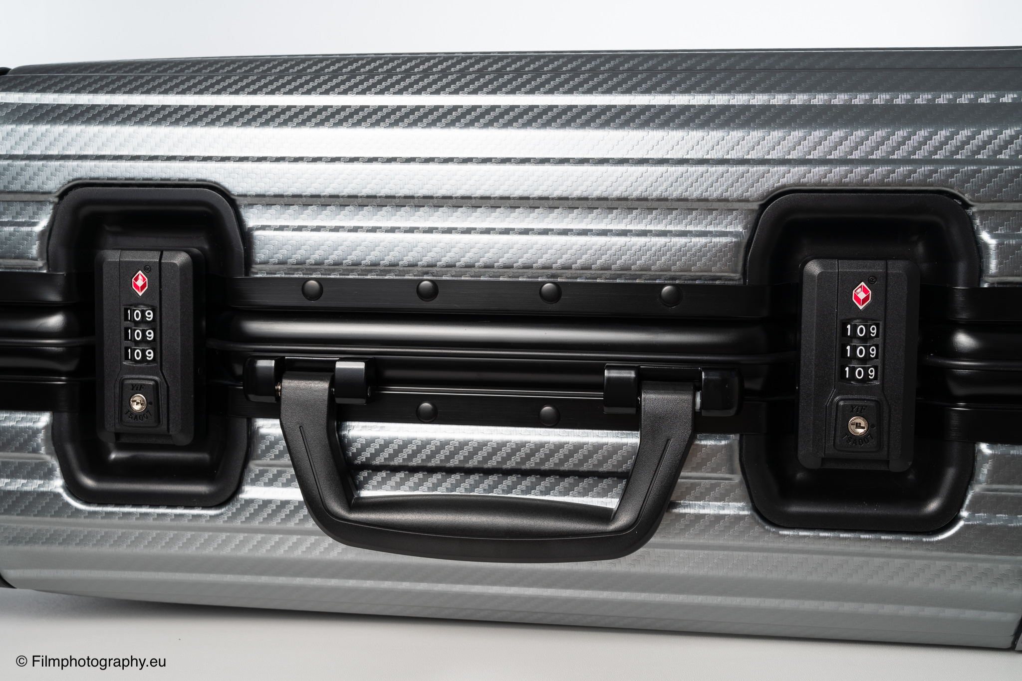 mvst-treva-aluminum-suitcase-gunmetal-review-8