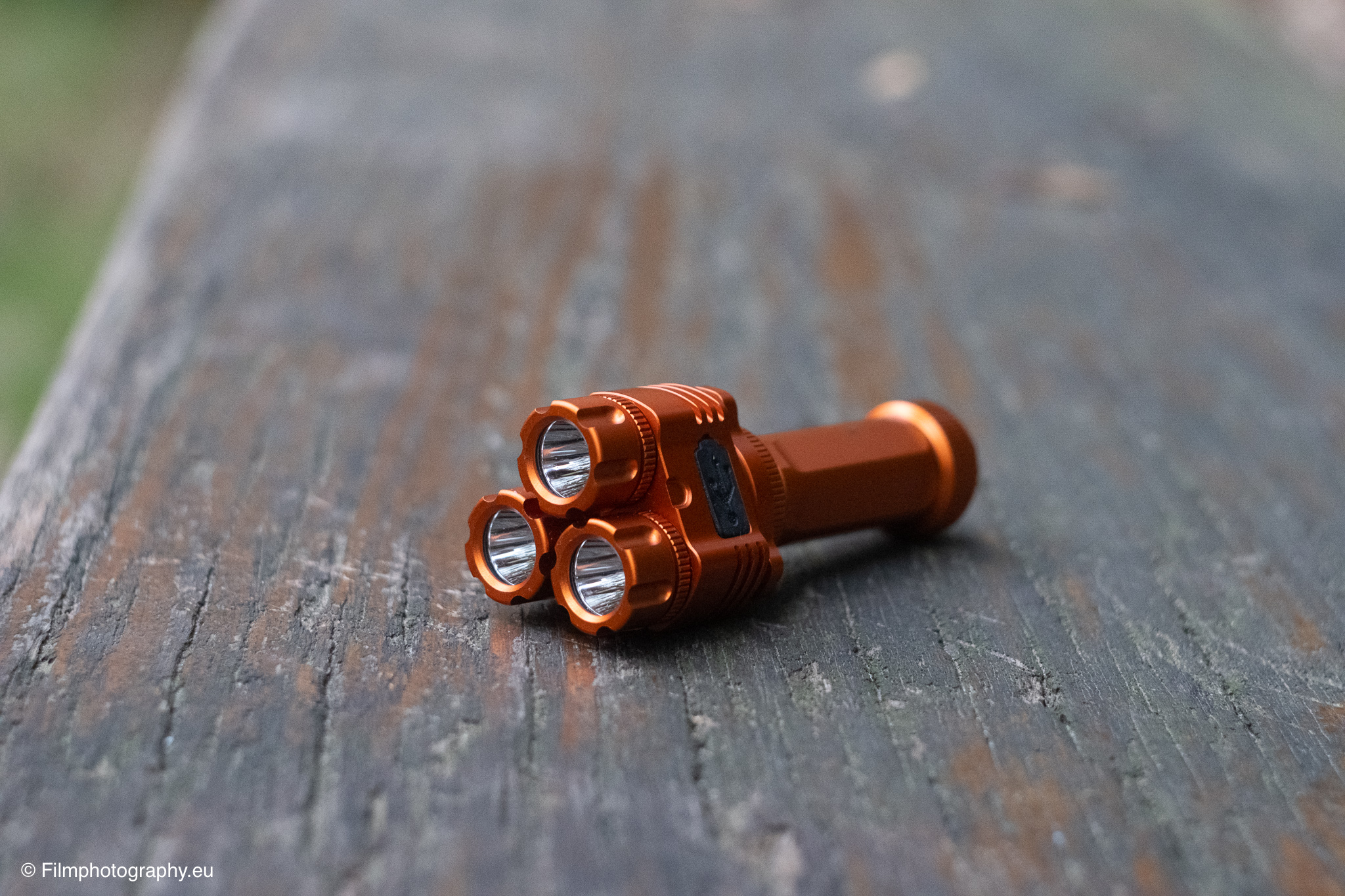 niwalker-es01-edc-flashlight-review-12