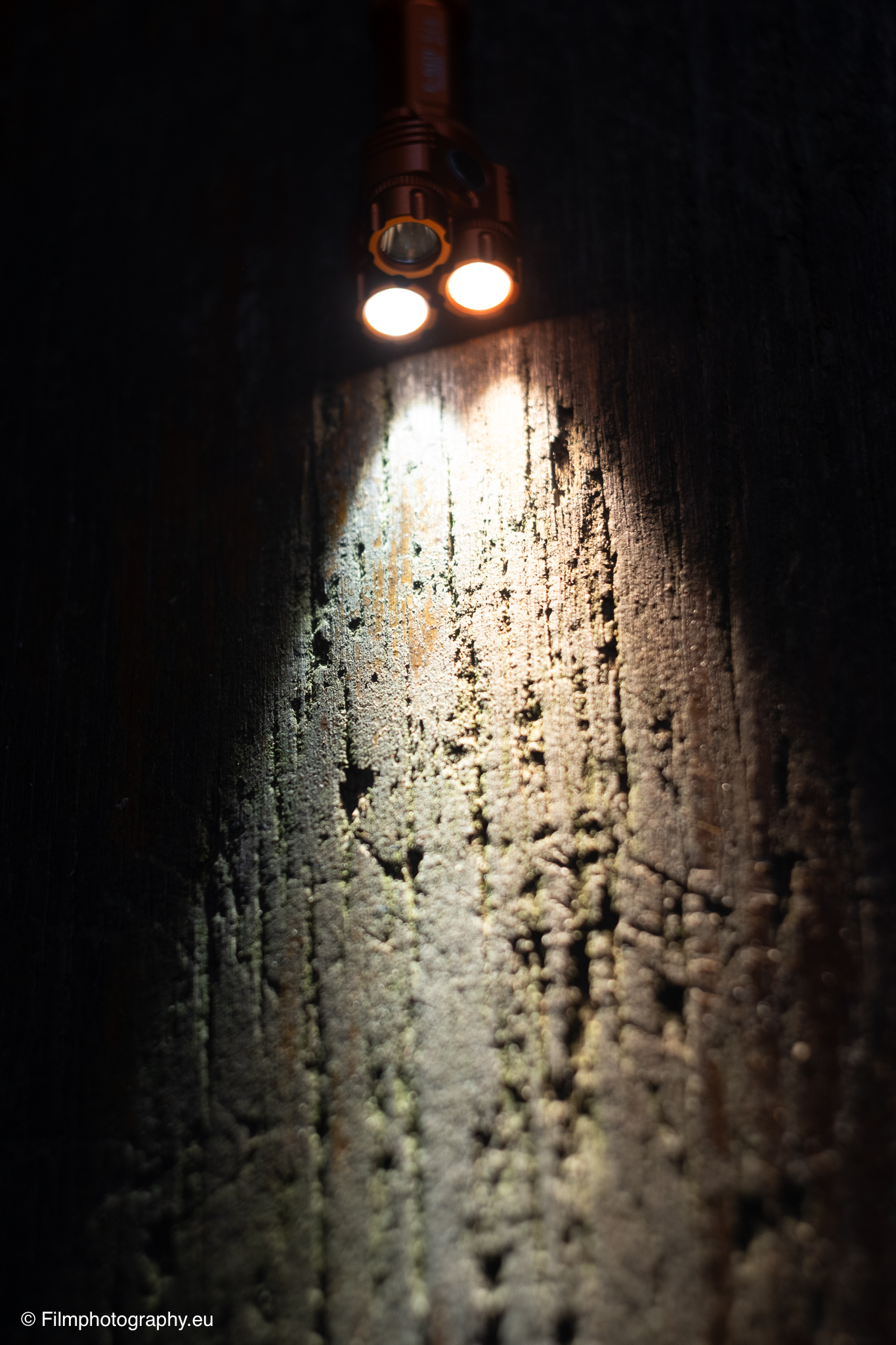 niwalker-es01-edc-flashlight-review-15
