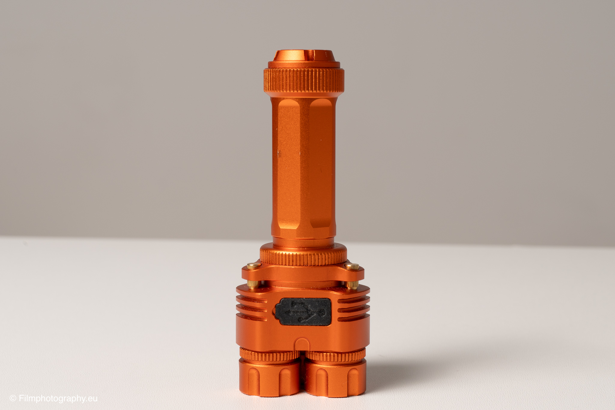 niwalker-es01-edc-flashlight-review-29