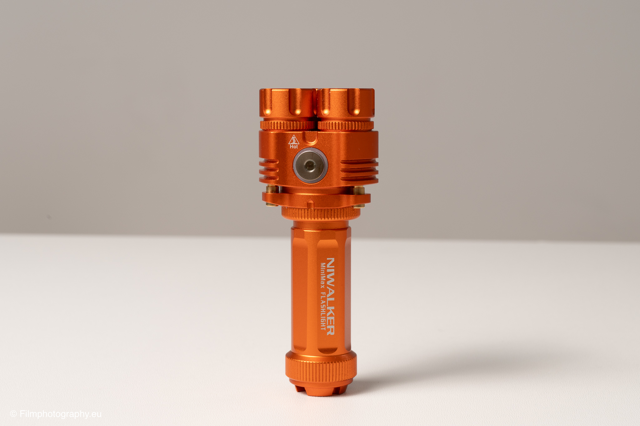 niwalker-es01-edc-flashlight-review-32