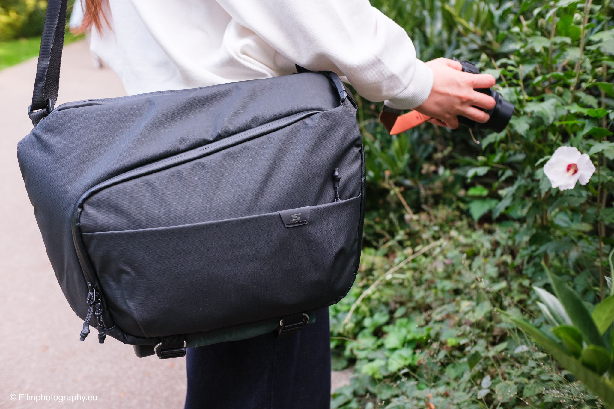 sakk-gear-nomad-laptop-camera-sling-bag-review-57