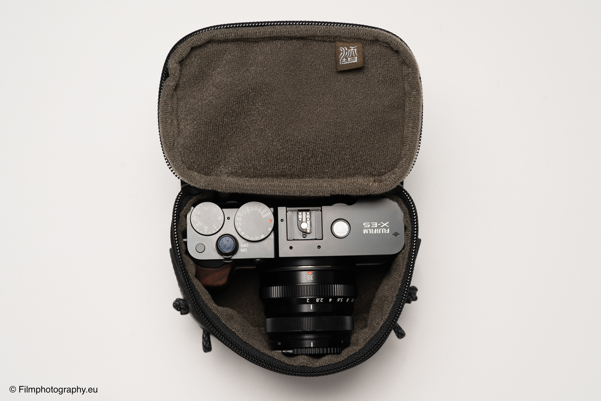 wotancraft-portable-camera-pouch-review-fujifilm-xe5-35mm-f2